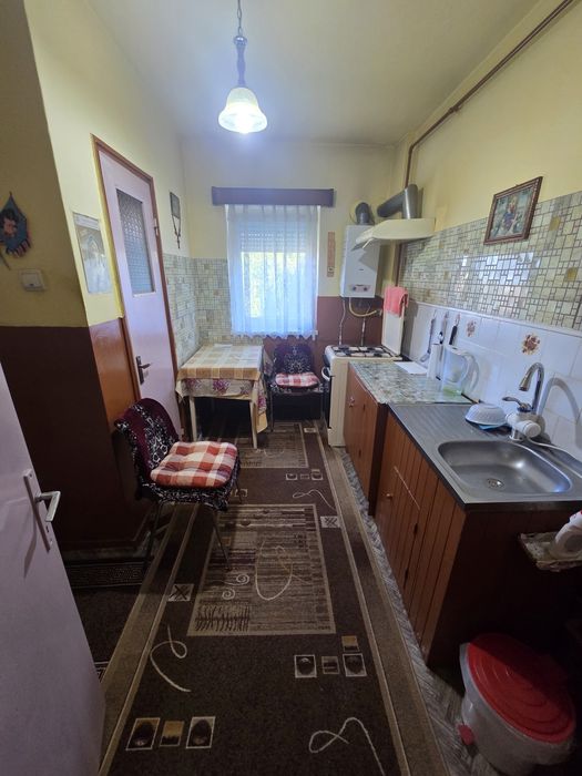 Vând apartament, 3 camere, etajul 3, pe Hula