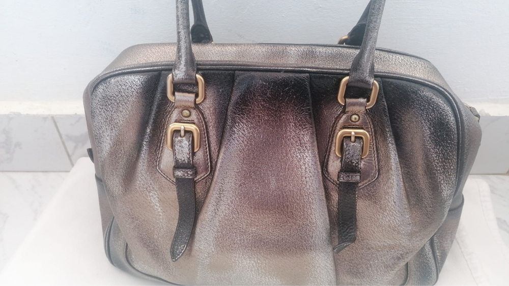Дамска чанта Prada,оригинална,без никакви забележки ,в отлично сьстояние,естествена кожа,закупена в бутик Prada в Италия
