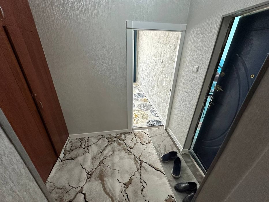 Tezda 2-xonalik 1-etajdan 6-metr balkonli 2-sotix yeri bor uy sotiladi