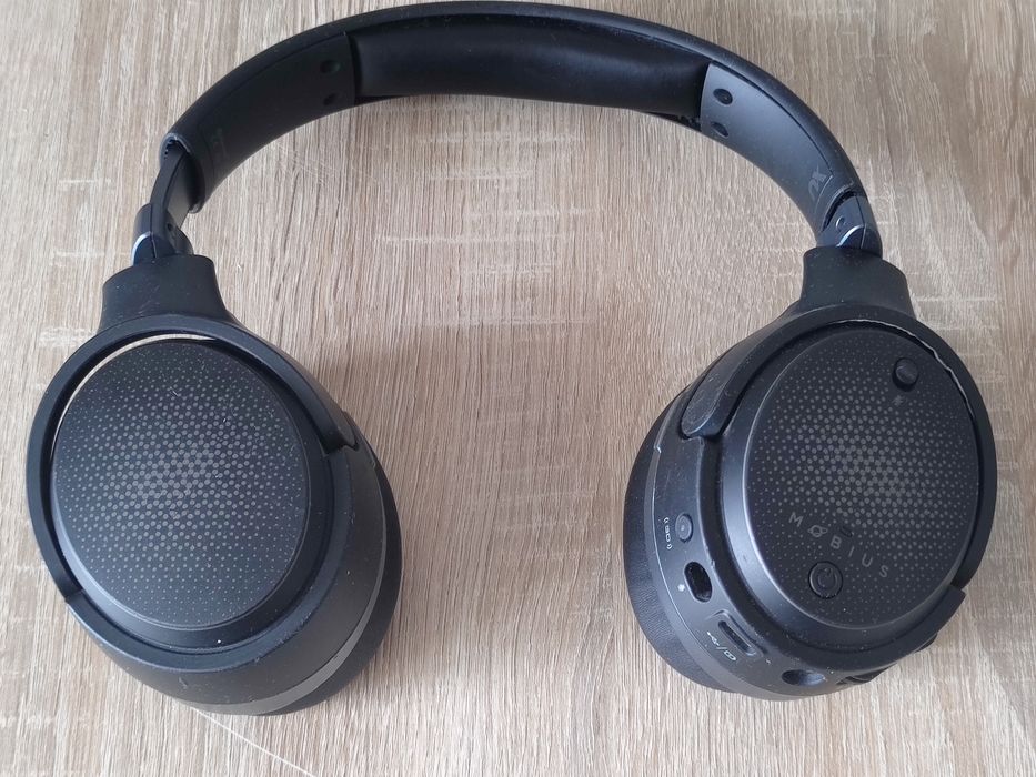 Casti Audeze Mobius bluetooth head tracking