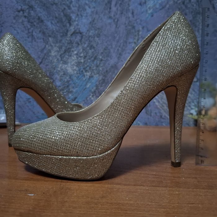 Каблуки блестящие на шпильке