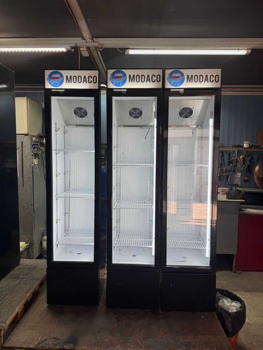 Vitrină Verticală Slim MODACO pentru Spații Mici