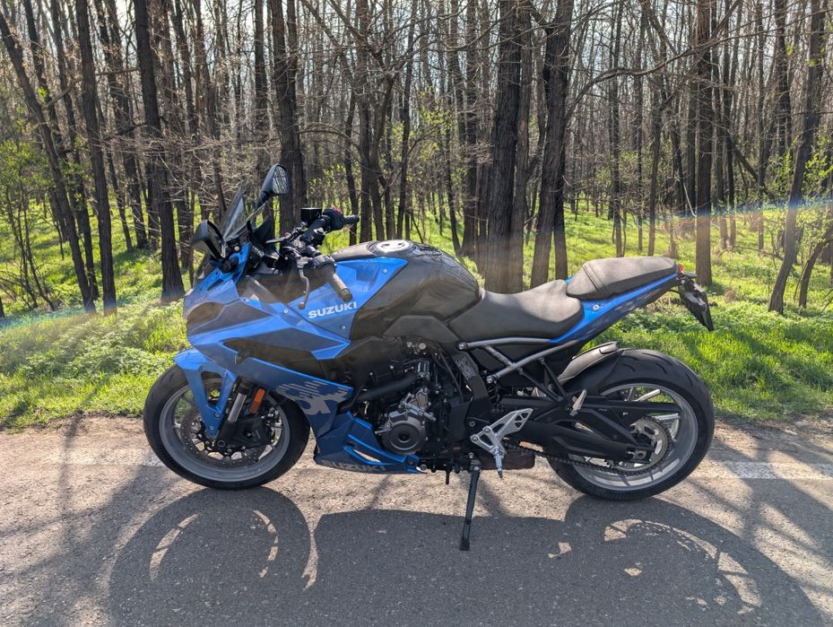 Vând Suzuki GSX-8R - 2024 - Garantie 2028