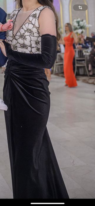 Rochie lunga eleganta cu manusi
