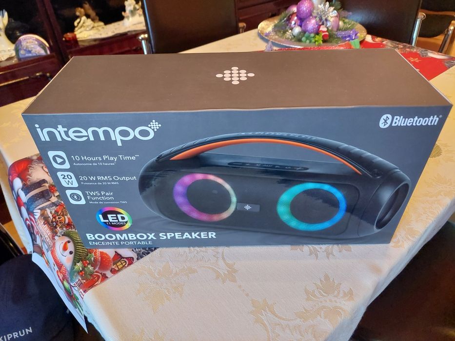 Vand boxa cu ,,Bluetooth,,.