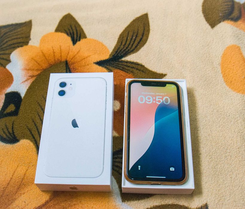 Telefon Iphone 11 white  stare impecabil cu husa .