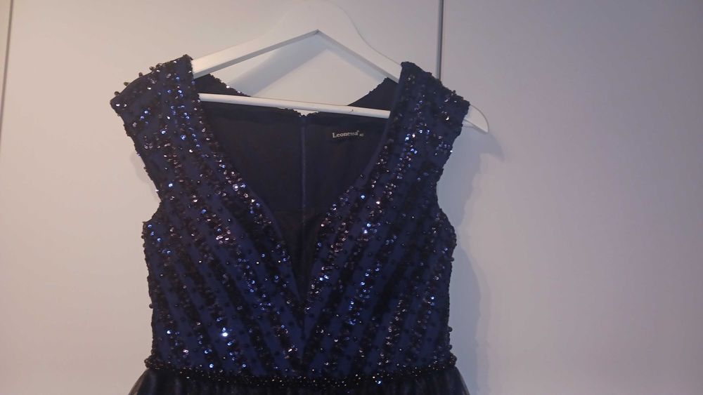 Рокля за бал дълга,блестяща,тъмно синя и раскошна