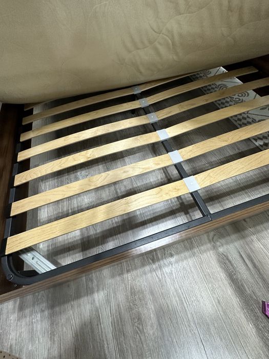 Кровать двуспальная с тумбами