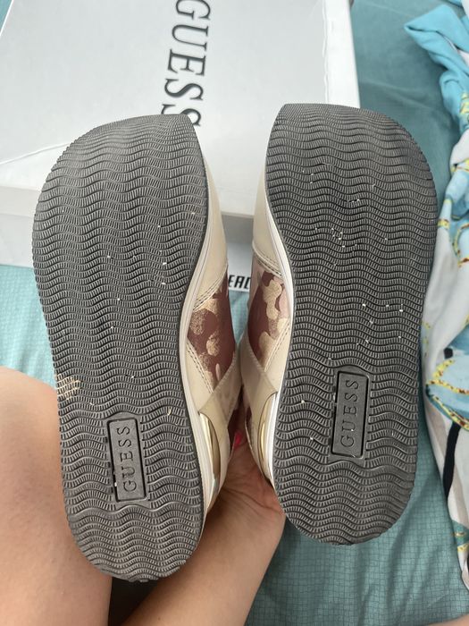 Дамски бежови маратонки Guess номер 37
