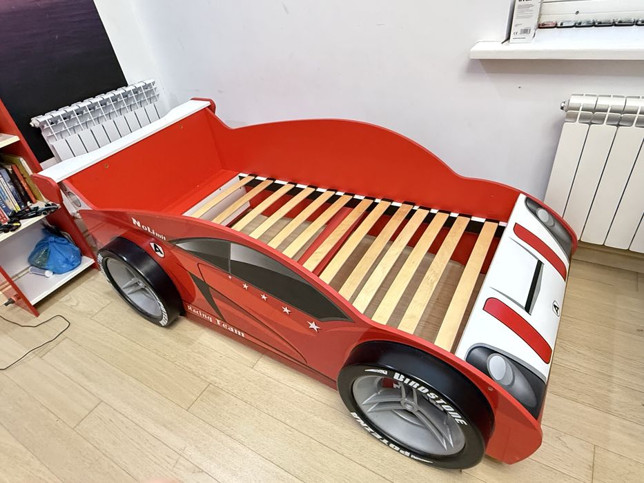 Детская б/у кровать машинка