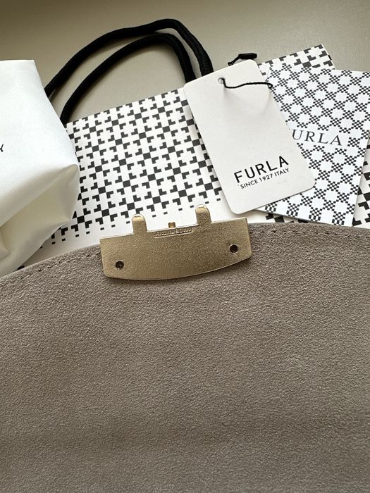 Дамска чанта Furla Metropolis 21см в сив цвят