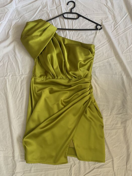 Rochie scurta, purtata o singura data.