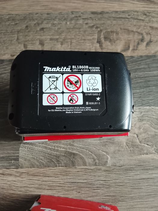 4 buc baterii Makita de 6A Noi.