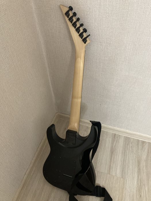 Jackson Dinky JS11 | Ремень, чехол в комплекте