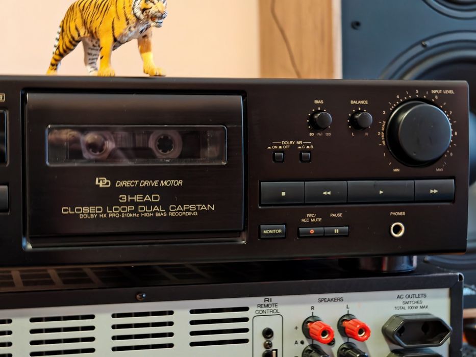 Jvc TD-V562. 3 Head DDD Direct Drive. Deck top, Japan. Preț fix !