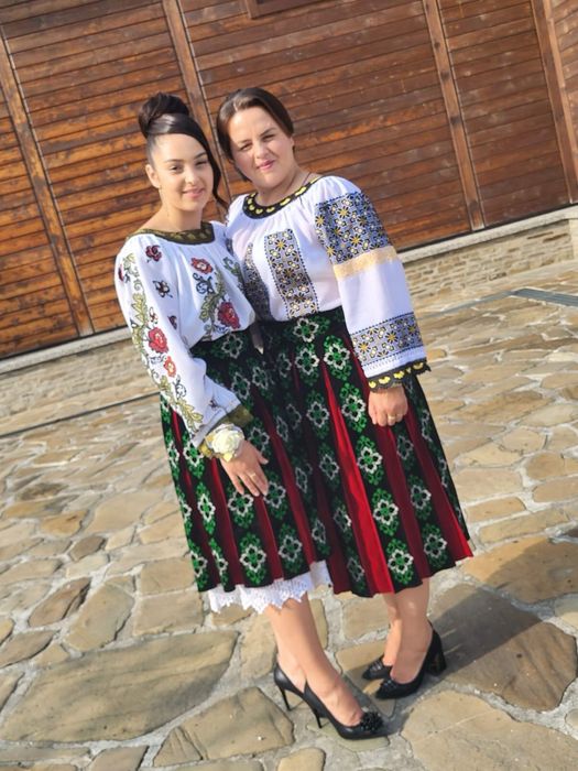 Croitorie retușuri și broderii Suceava - Rochii, perdele, costume, personalizări, etc
