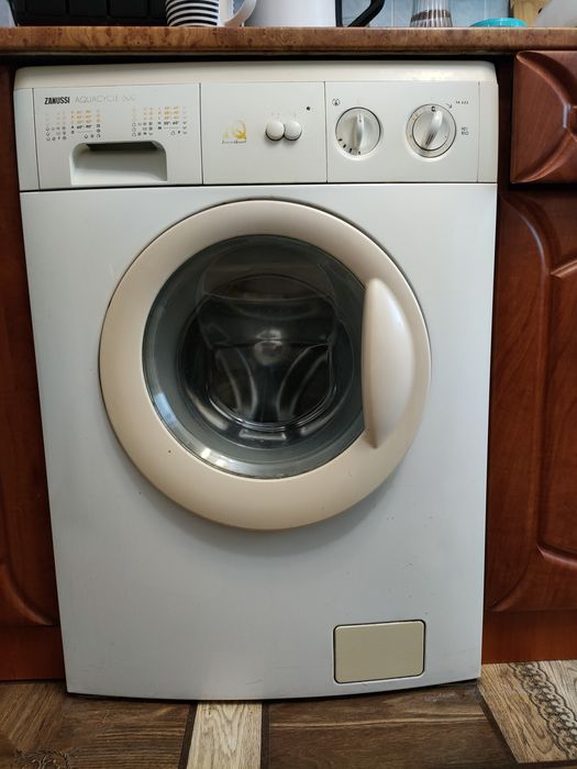 Стиральная машина Zanussi.
