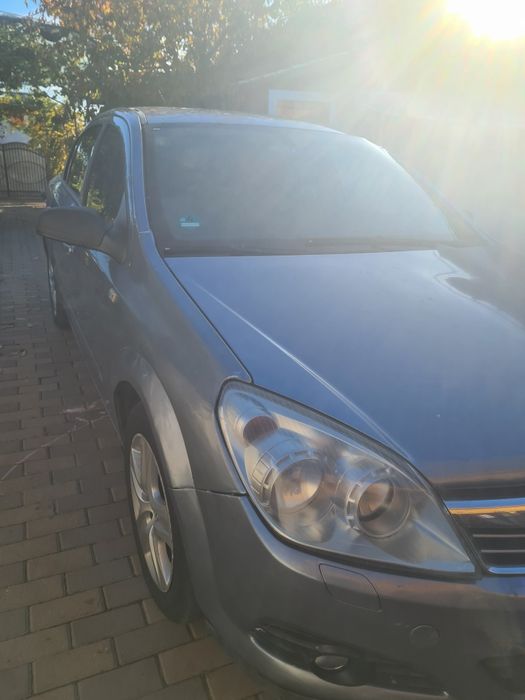 Vânzare Opel Astra H berlina 1.7 Diesel, consum mic, AC/CD functional