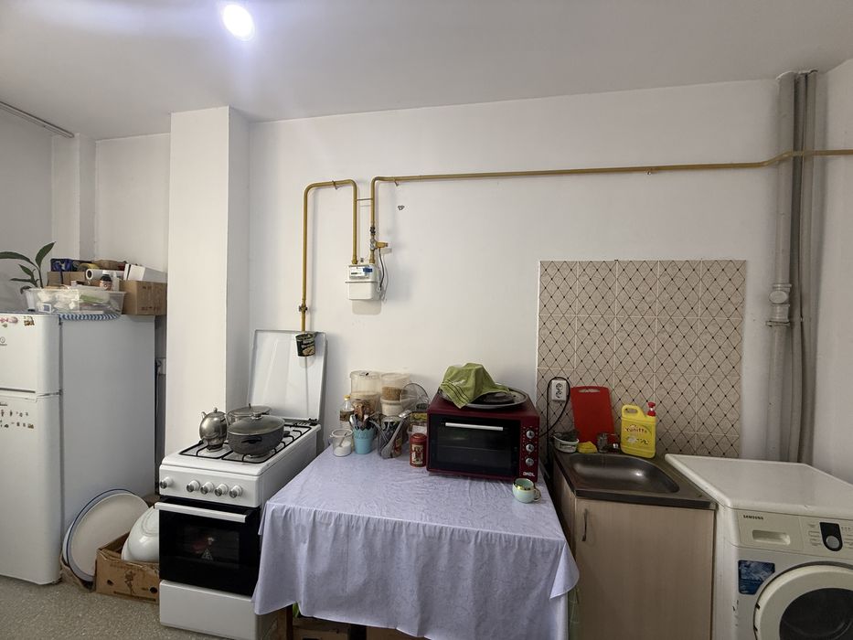 15мкр 1эт 2ком продается