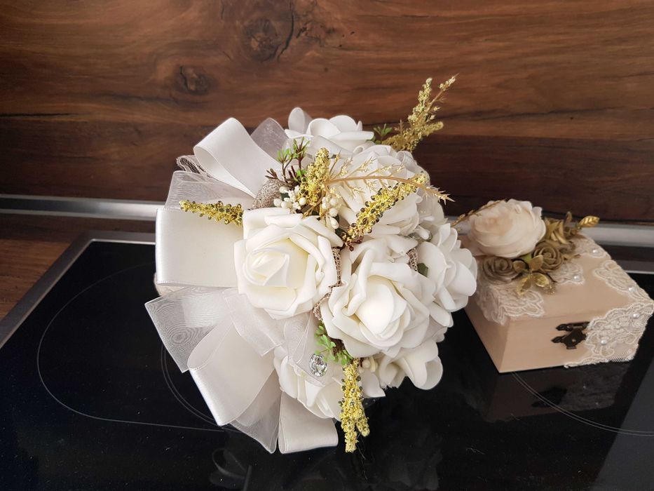 Сватбен букет от изкуствени цветя