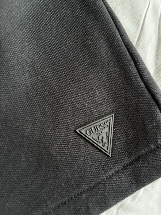 Pantaloni scurti Guess marimea L