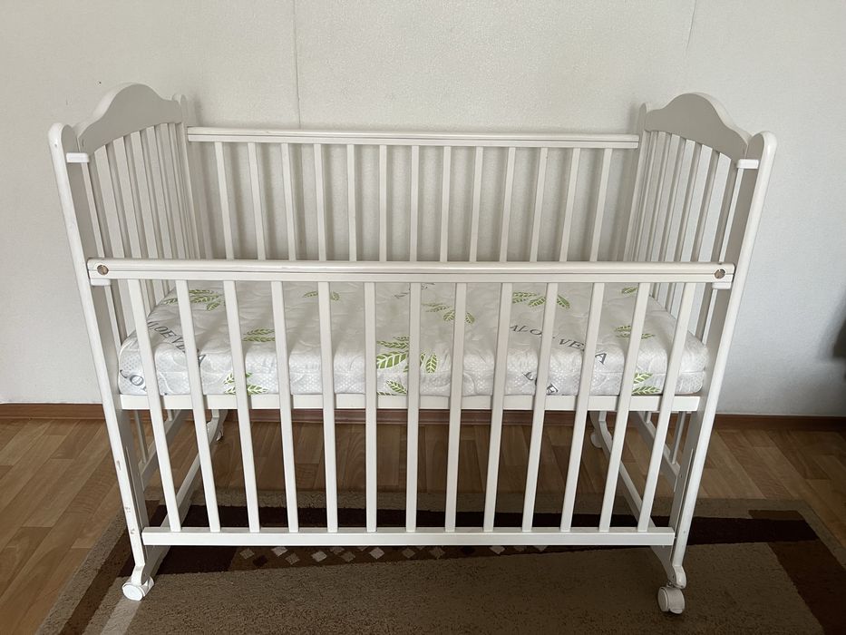 Манеж детский, белый, детская кровать