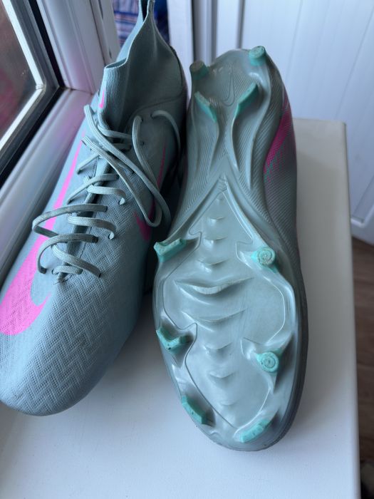 Продам бутсы новые