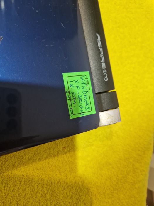 Mini laptop Acer cu Windows XP