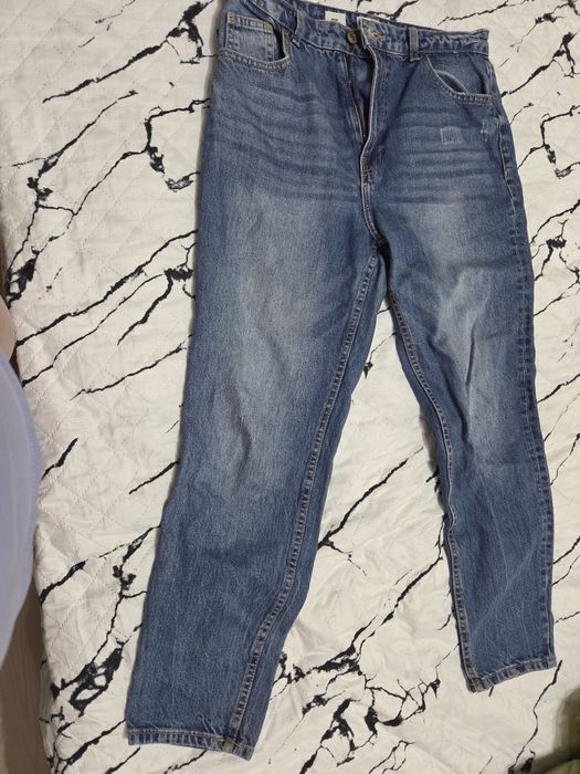 Джинсы Bershka  модель Мом