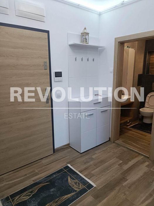 Дава се под наем Тристаен апартамент в Варна, Център - 80 кв.м за 1200 € - Снимка #5