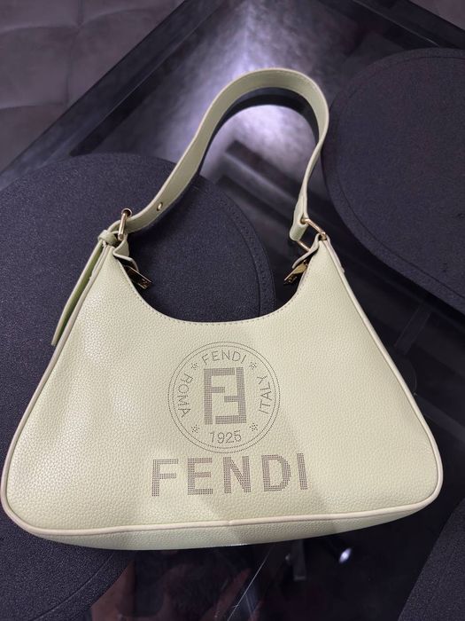 Сумка как новая Fendi