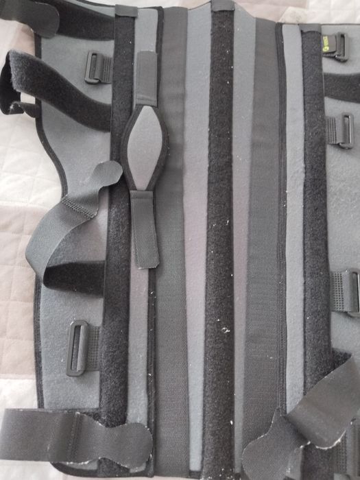 Продоётся тутор.(гипс)