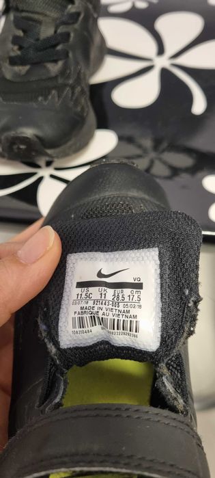 Маратонки Nike 28