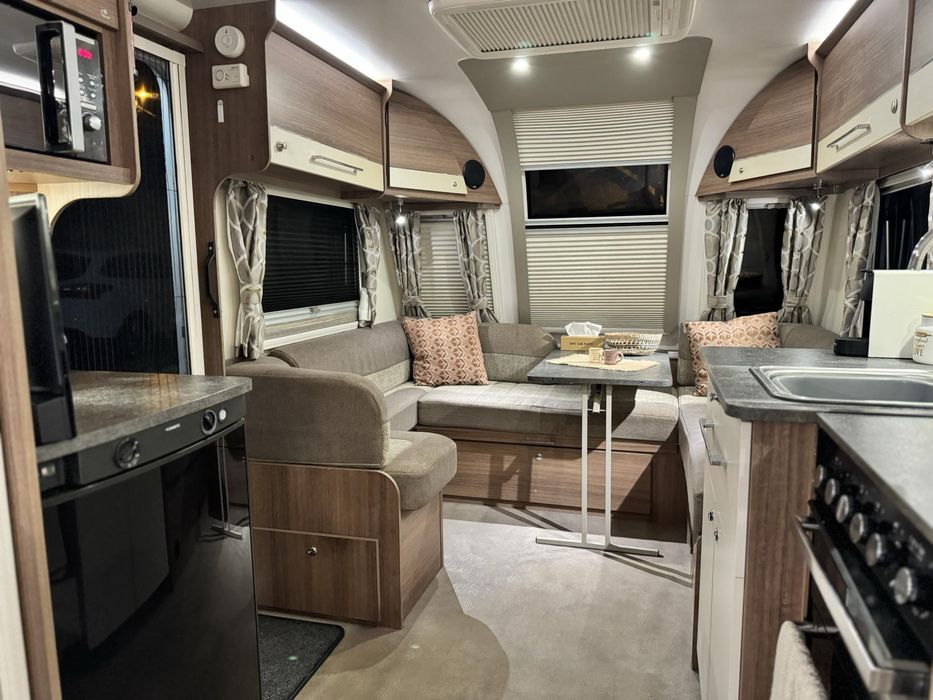 Rulota de inchiriat cu AC