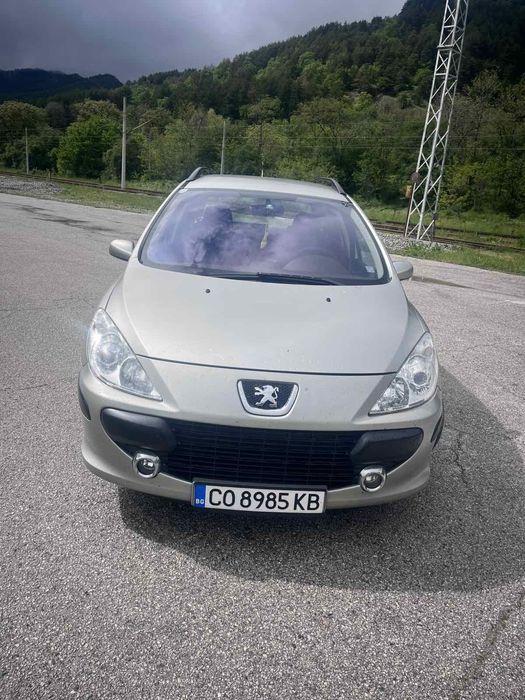 Продавам Пежо 307