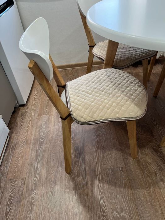 Стол обеденный со стульями