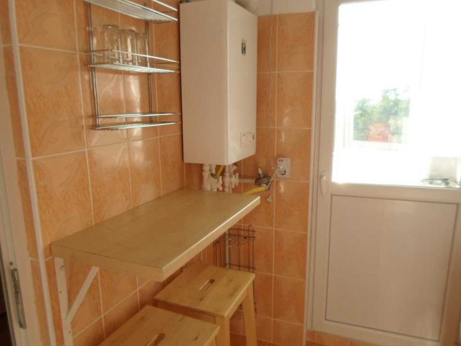 Garsonieră , an 2013 , 27 mp cu balcon de 4 m închis  , mobilată  în zona Dedeman, Giurgiului , et.  3/4 Str Nicolae Drăgan Nr 5 .