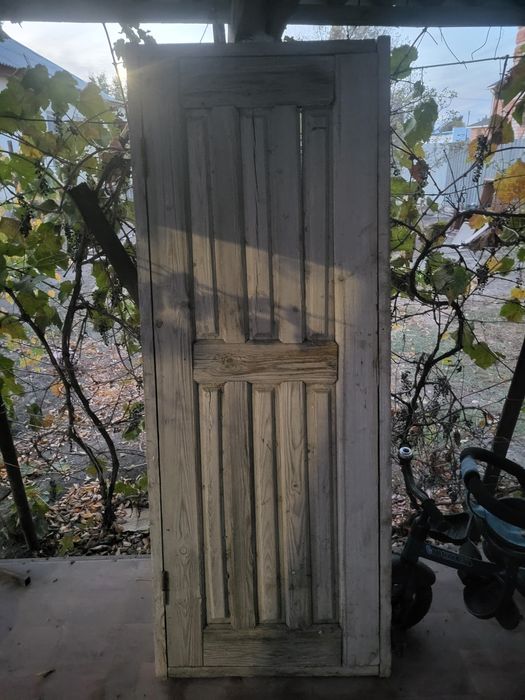 Продаётся дверь дерево