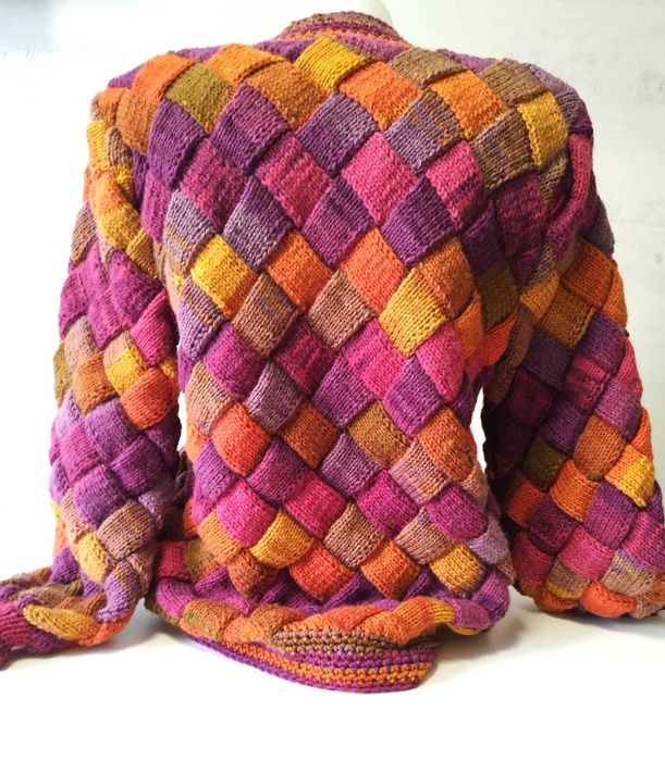 Ръчно плетена жилетка нова