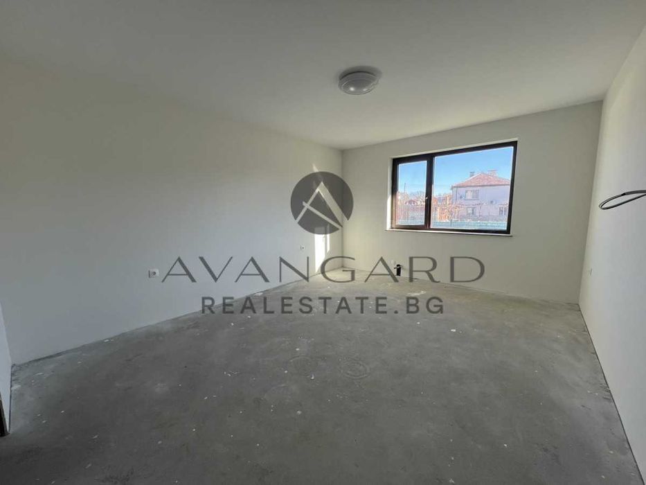 оф.24684 Самостоятелна двуетажна къща с акт 16 в Крумово