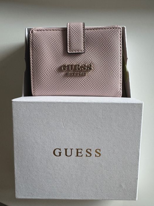 Оригинално ново дамско портмоне Guess