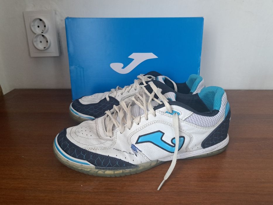 Продам оригинальные футзалки