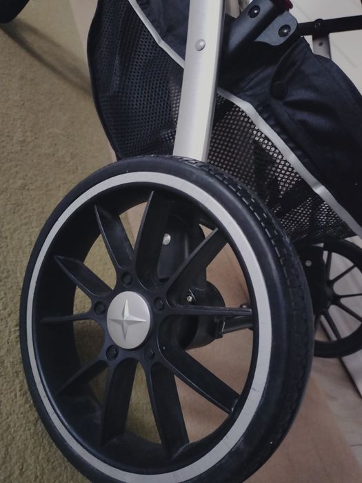 Продается коляска фирмы HUGS