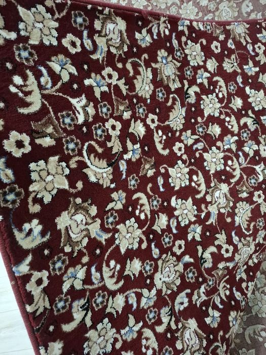 Metrajli gilam sotiladi