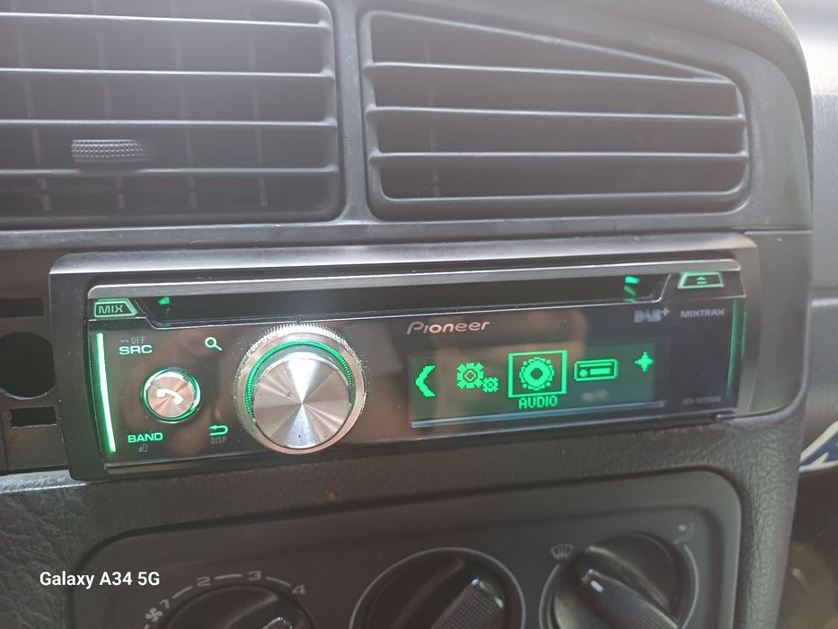 Pioneer  deh x5800bt deh p5500mp deh50ub avic x1R