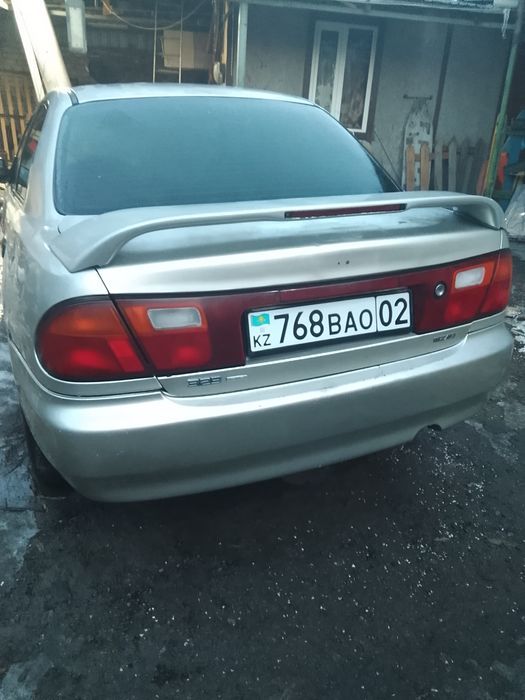 Продам машину Мазда s323