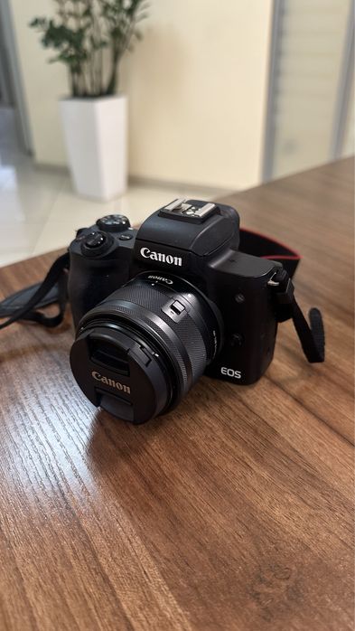 Продаю камеру Canon EOS M50