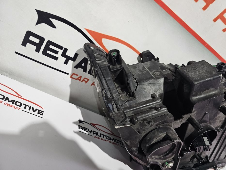 Far stanga led Maserati Levante Facelift 2020 cod  0670152722