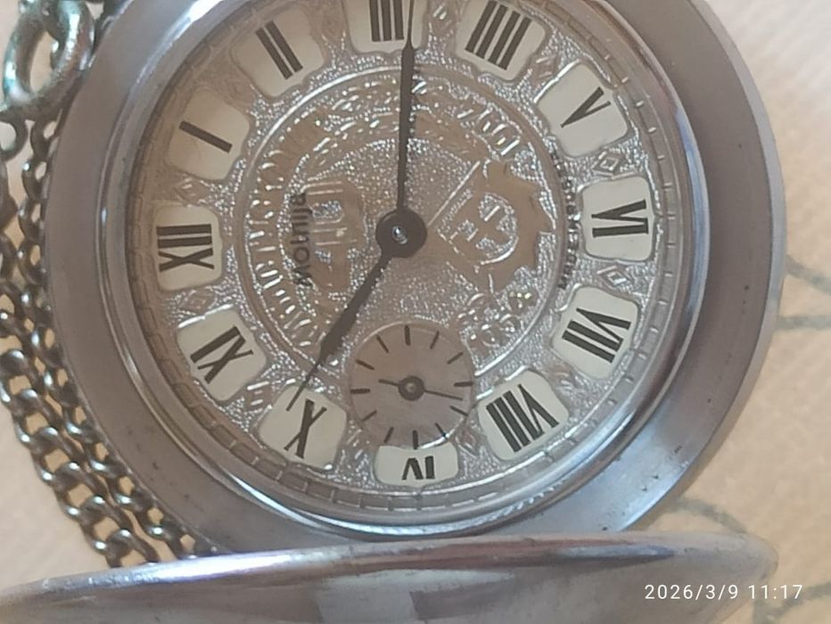 Продам часы на цепочке юбилейные