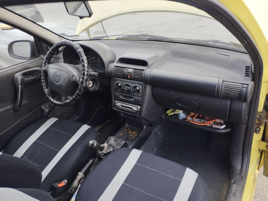 Продавам автомобила